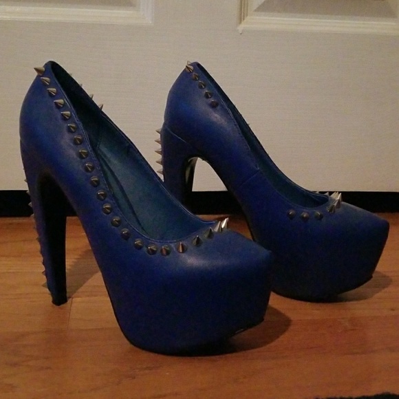 Super high spiked, curved platform heels - Picture 2 of 5